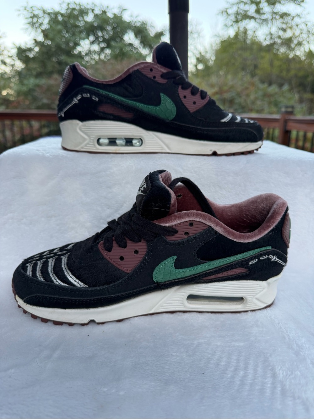 Nike Air Max 90 SE Siempre Familia Womens Shoes Size 7 Black DO2154-010